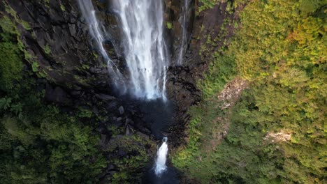 Por-Encima-De-La-Cascada-Más-Alta-De-Wairere-Falls-En-Waikato,-Okauia,-Isla-Del-Norte,-Nueva-Zelanda