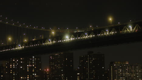 Tren-En-El-Puente-De-Brooklyn,-Tráfico-Y-Desplazamientos-En-El-Puente-De-Brooklyn-De-Nueva-York