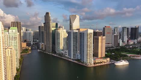 Aerial-establishing-shot-of-golden-skyline-with-skyscrapers-in-Miami-Downtown,-Florida