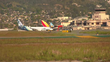 Burbank-Airport-Flights-prepare-to-depart