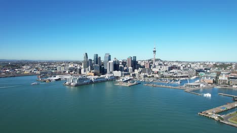 Horizonte-De-Auckland-En-Cbd,-Paisaje-Urbano-En-Nueva-Zelanda---Toma-Aérea-De-Drones