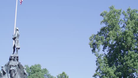 Thomas-Jefferson-statue-and-the-Rotunda-on-the-campus-of-the-University-of-Virginia-in-Charlottesville,-Virginia-with-video-panning-from-the-statue-to-the-rotunda