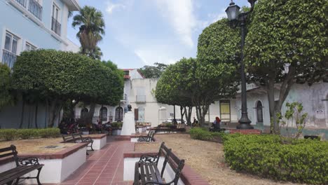 Serene-plaza-with-lush-trees,-benches,-and-classic-street-lamps-in-Casco-Viejo,-Panama-City