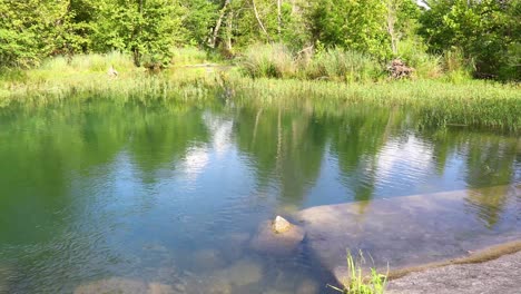 Static-video-of-the-Medina-River-in-Medina-Texas