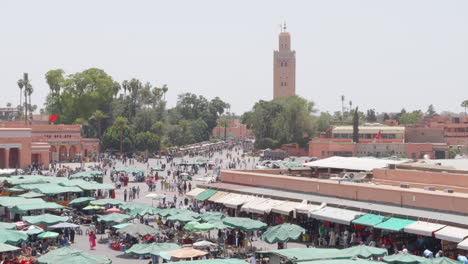 Plaza-Jemaa-El-Fnaa-Con-La-Mezquita-Koutoubia-En-La-Medina-De-Marrakech