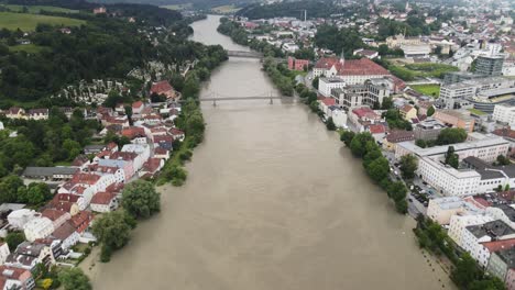 Campus-Universitario-De-Passau-Río-Inundado-Inn-Marea-Alta-Sur-De-Alemania