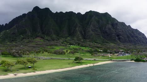 Drone-shot-pulling-away-from-Kauloa-Rock-Beach-on-Hawaii's-coastline