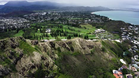 Drohnenaufnahme-Einer-Umlaufbahn-Um-Den-Bunker-Lanikai-Auf-Oahu