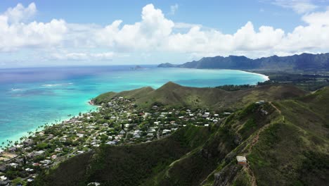 Disparo-De-Dron-Con-Vistas-A-Oahu-Y-A-La-Cima-De-La-Montaña-Pillbox-En-Oahu