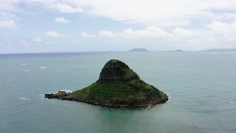 Isolated-island-off-of-Oahu,-Hawaii's-coastline