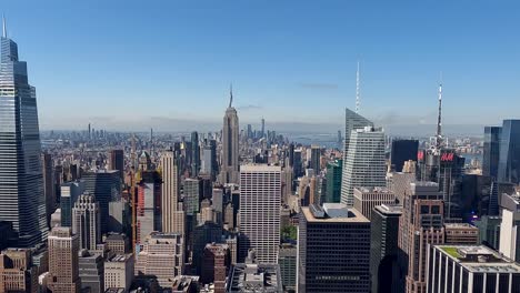 The-camera-moves-and-locks-on-the-Empire-State-Building-in-4K