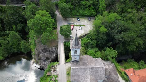 Die-Kirche-Der-Heiligen-Anna-Steht-In-Einem-Tal-Hinter-Cannobio-Am-Lago-Maggiore