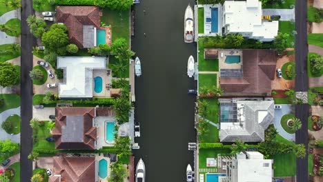 Florida-luxury-waterfront-homes-with-private-pools-and-yachts-docked-along-a-canal