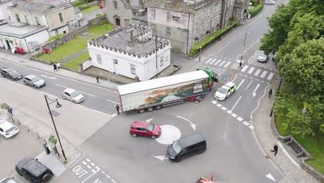 Broken-down-lorry-assisted-by-police-in-Tavistock,-showcasing-the-traffic-management-efforts,-Devon,-UK,-June-2024