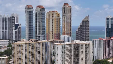 Downtown-high-rise-skyscraper-apartments-and-hotels-in-beach-town-in-Miami