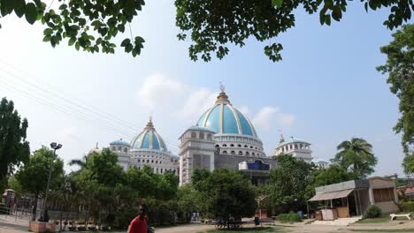 Mayapur-ISKCON-Tempel-Ist-Der-Größte-Tempel-Der-Welt,-In-Dem-Das-Idol-Des-Herrn-Krishna-Ersetzt-Wurde