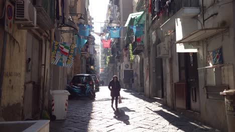 Narrow-street-in-the-famous-Quartieri-Spagnoli---Naples,-Italy