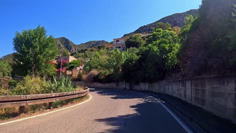 Sunshine-Journey,-Urlaubsreise,-Tag-In-Den-Bergen-Sardiniens,-POV