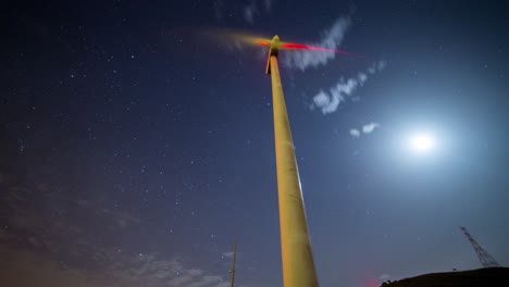 Timelapse-Nocturno-Del-Molino-De-Viento-Para-La-Generación-De-Energía-Eólica