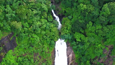 Marmala-Wasserfälle,-Regenwald-Und-Wasserfall,-Vagamon,-Gottes-Eigenes-Land