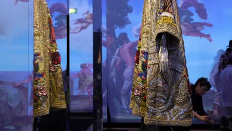 Glorious-Piece-Worn-By-Mannequin-At-Dolce-And-Gabbana-Alta-Moda-Exhibit-In-Palazzo-Reale,-Milan,-Italy