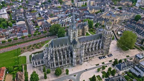 Evreux-Cathedral,-Normandy-in-France