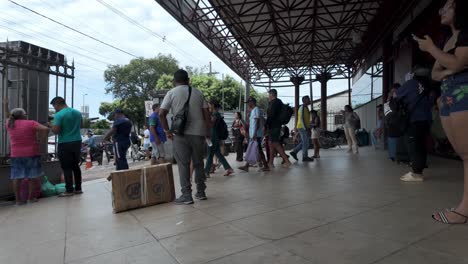 Belém,-Pará,-Brazil:-Panoramic-view-of-the-activity-at-the-entrance-to-the-boat-boarding-pier