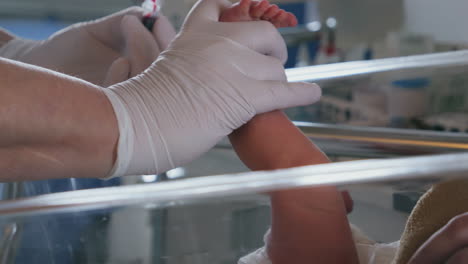 Newborn-Baby-blood-sample-hospital