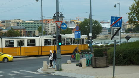 Busy-Budapest-city-centre,-transportation-journeys,-people-commuting