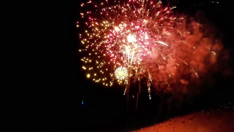 Capturado-Por-Un-Dron-El-4-De-Julio,-Este-Video-Muestra-Los-Impresionantes-Fuegos-Artificiales-De-Miami-Beach.