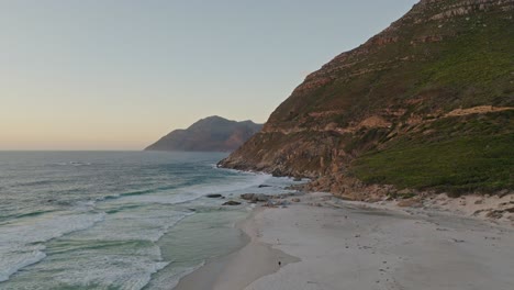 Toma-De-Drone-Del-Comienzo-Del-Paso-Del-Pico-Chapmans-Cerca-De-Noordhoek