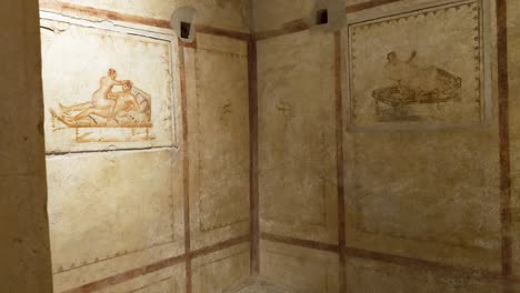 Explicit-frescoes-at-the-House-of-the-Vettii