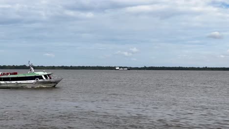 Brazil,-Pará:-Arrival-of-the-passenger-boat-in-Belém,-descending-the-Amazon-River