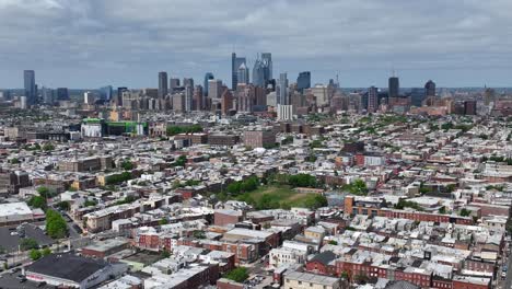 Philadelphia-skyline,-looking-north-bright-spring-day