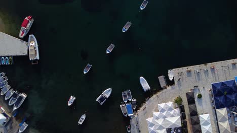 Aerial-Revealing-Rotating-Top-View-over-Syvota-Marina,-Limenas-Mourtos-Bay,-Greece