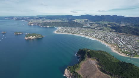 Panorama-Of-Peninsula-Road-Scenic-Lookout-And-Whangamata-Town-In-Coromandel,-Waikato,-New-Zealand