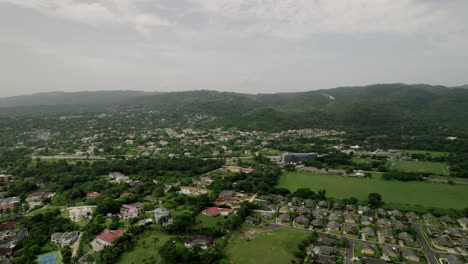 Impresionante-Toma-Aérea-De-Un-Drone-De-Montaña-Toma-Tropical-De-Cielo-Azul-Agua-Turquesa-En-St