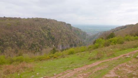 Trils-Para-Aventurarse-En-Cheddar-Gorge---Cheddar,-Inglaterra