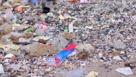 Strandverschmutzung-In-Carter-Road-Mumbai-Indien-Detailansicht