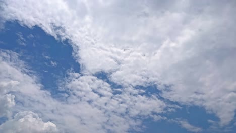 Timelapse-of-blue-sky-and-white-cloud