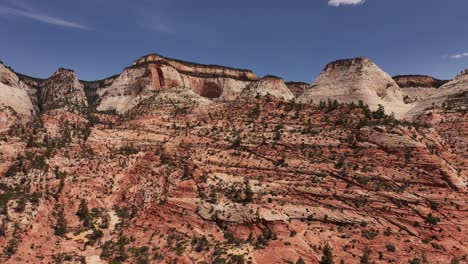 Drone-advancing-over-Zion-National-Park-in-Utah,-United-States