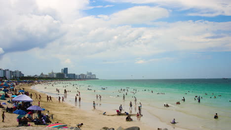 Clouds-Beginning-to-Form-Over-Miami-Beach,-Florida