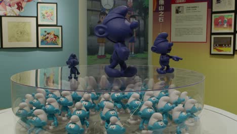 Ausstellung-Der-Schlümpfe-Figuren-Auf-Der-Schlümpfe-Ausstellung-Im-JC-Cartoon-Art-Museum