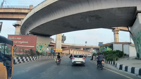 Dashcam-Aufnahme-Des-Stadtverkehrs-Von-Chennai