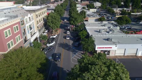 Aerial-view-tilting-over-streets-in-Santa-Clarita,-sunny-day-in-California,-USA