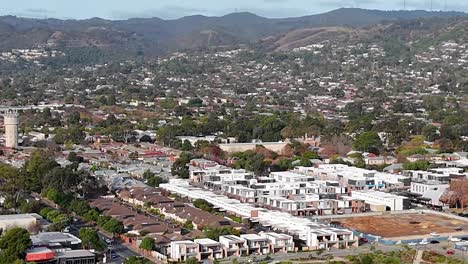 Vista-Aérea-De-Drones-De-La-Zona-De-Viviendas-De-Glenside-En-Adelaida,-Australia-Del-Sur