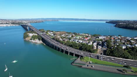 State-Highway-1-And-The-Auckland-Northern-Motorway-In-Northcote-Point,-Auckland,-New-Zealand