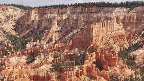 Atemberaubende-Aussicht-Auf-Den-Bryce-Canyon-Nationalpark-In-Utah,-Vereinigte-Staaten-Von-Amerika,-Mit-Seinen-Malerischen-Felsformationen