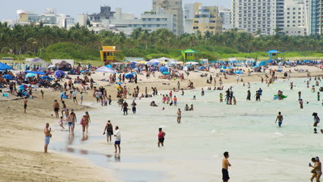 People-Enjoying-Summer-Day-on-Miami-Beach,-Florida-USA