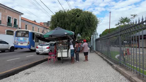 Belém,-Pará,-Brasil:-Vista-De-Numerosos-Puestos-De-Zumos-Y-Frutas-Que-Bordean-Las-Calles